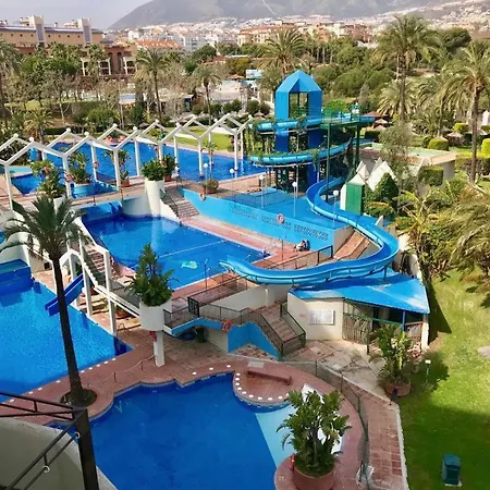Benalbeach, Primera Linea